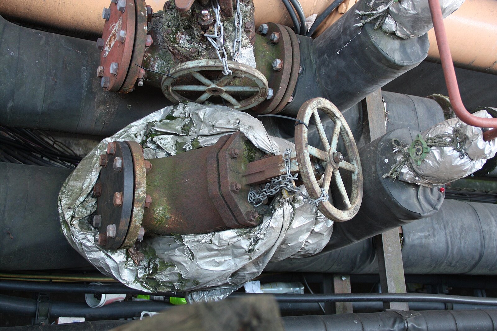 Pipe Marking Requirements: ASME A13.1 Color Codes, Letter Sizes, and Placement