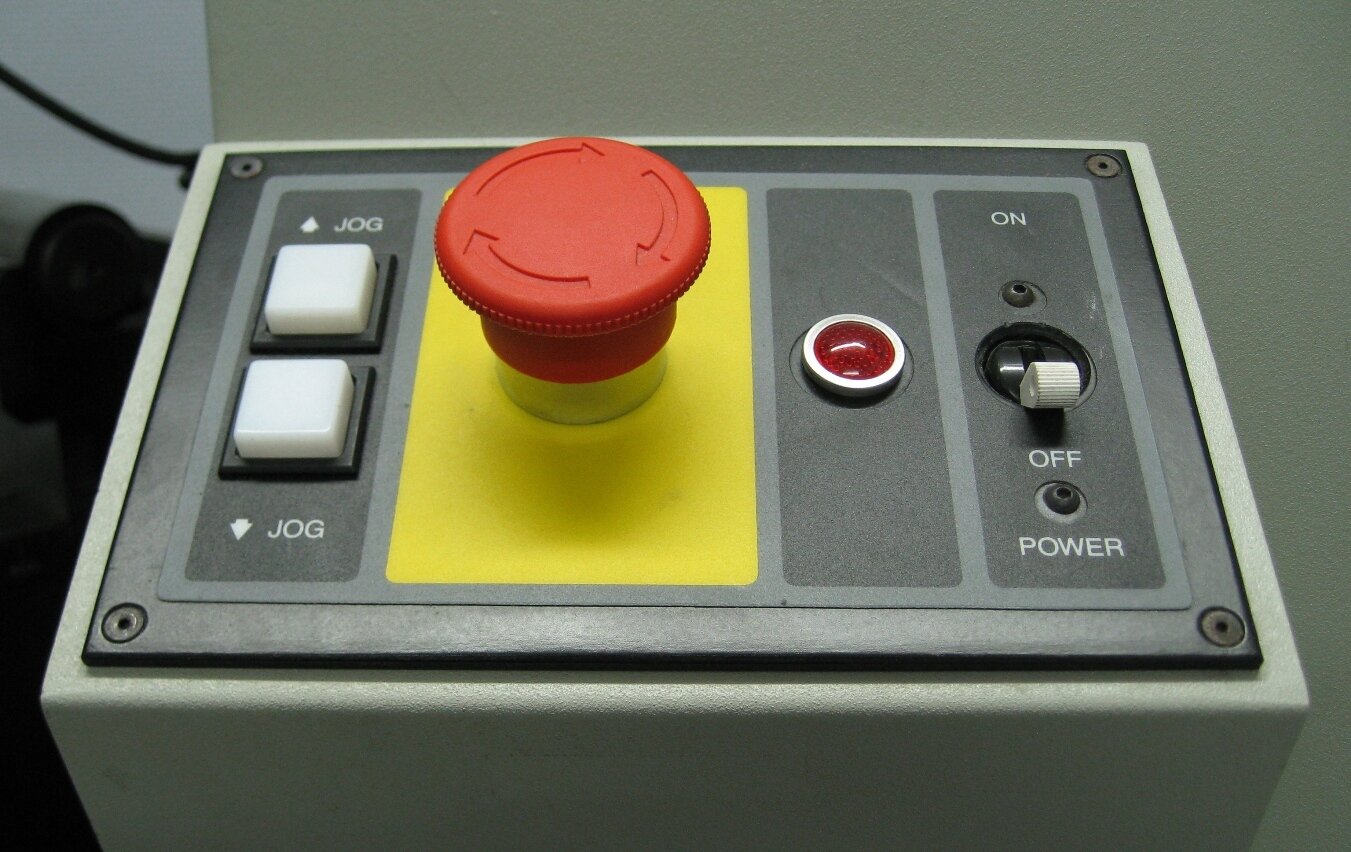 Push Button & Selector Switch Ring Tags: The 22mm vs 30mm Legend Plate Guide
