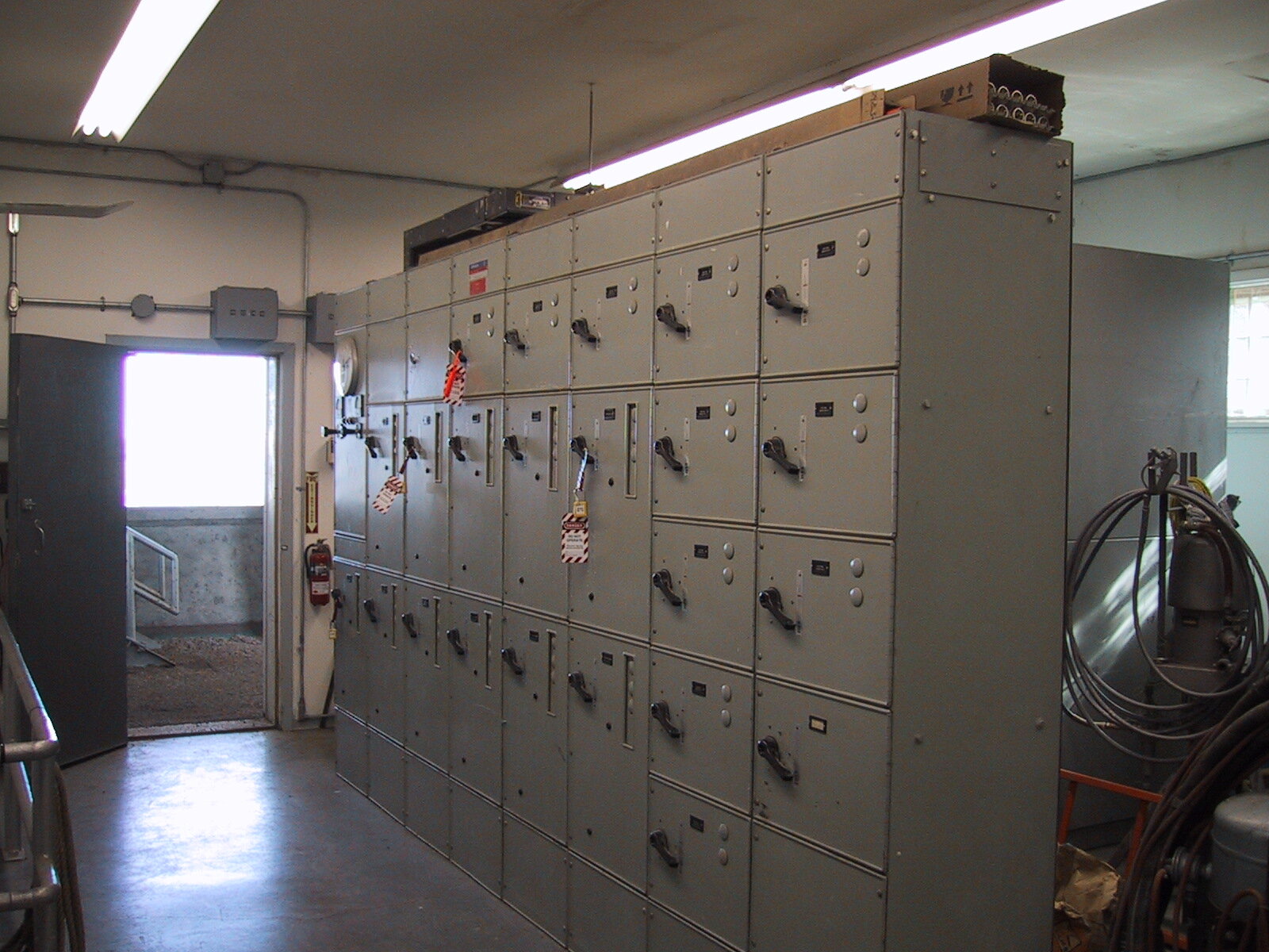 VFD Warning Label Requirements: NEC 430, Arc Flash, and What to Put on the Drive